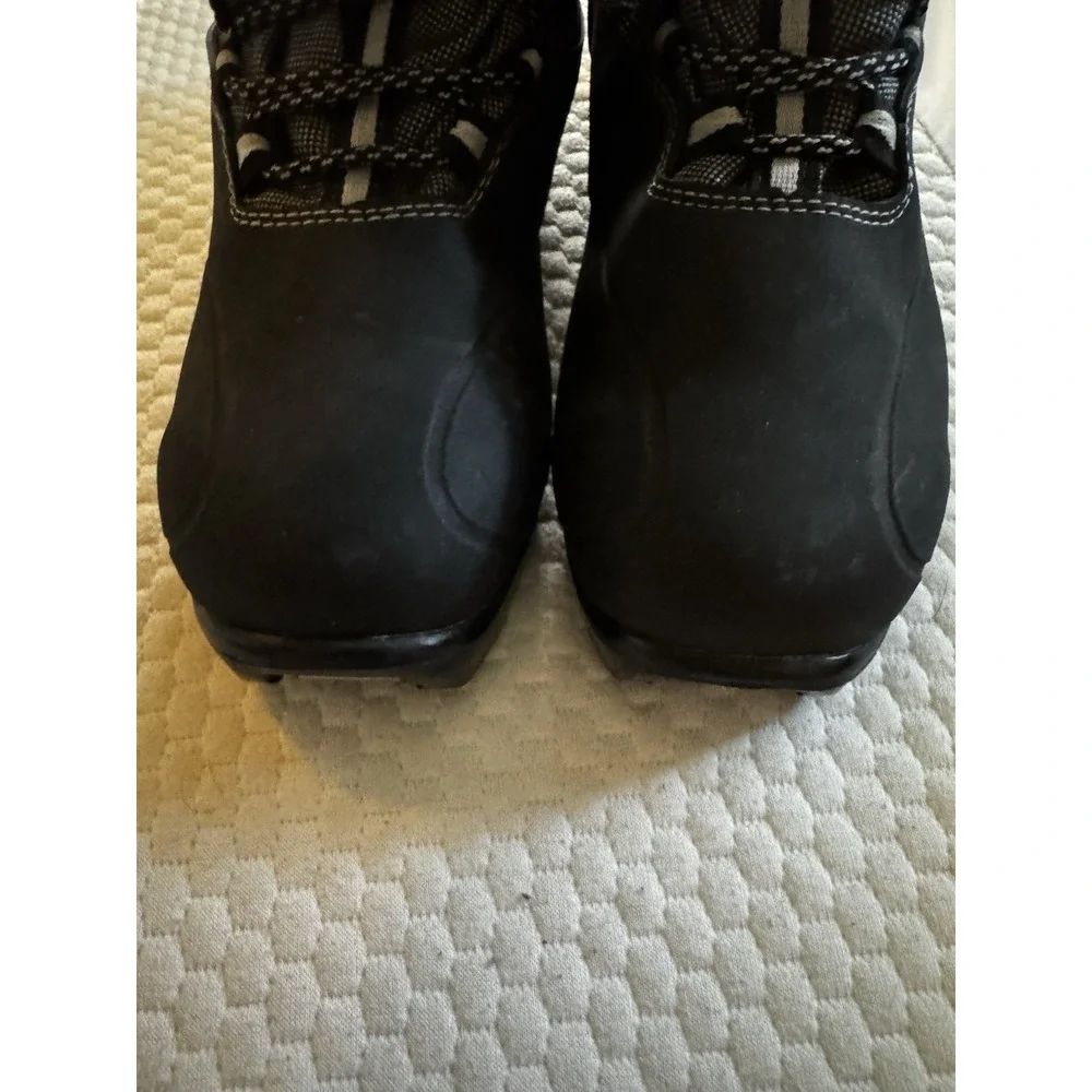 Used Rossignol M 10 / W 10.5-11 Men's Cross Country Ski Boots Worn 1x EUC A7